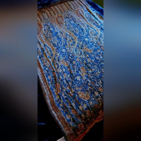 Shawl - Picture 3 of 5